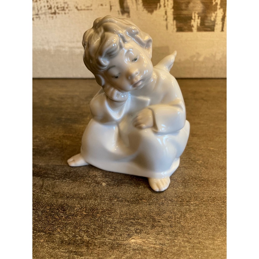 Lladro 4539 Angel Dreaming Porcelain Figurine Glossy Cherub Spain Retired